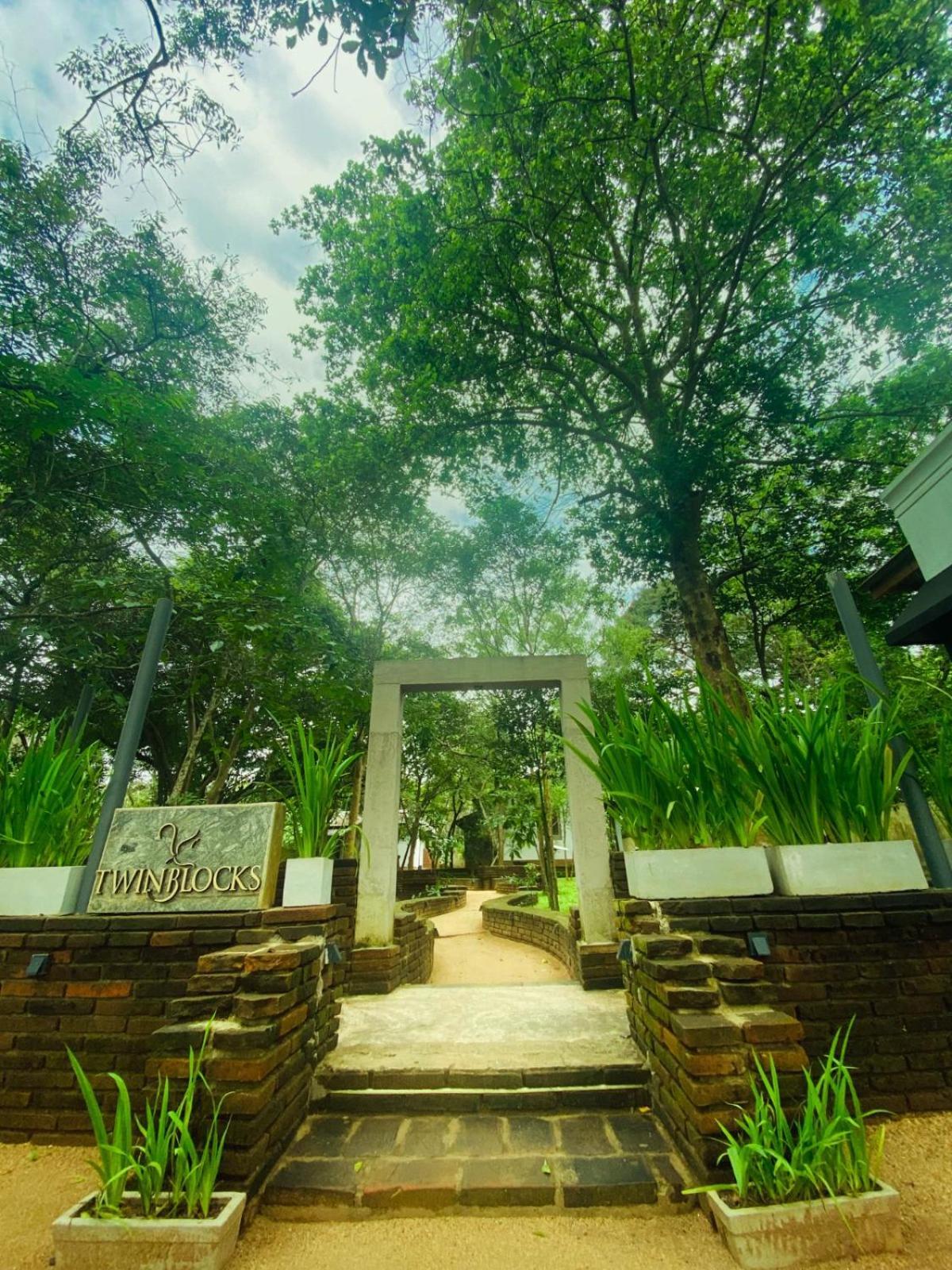 Twin Blocks Nature Resort アヌラーダプラ エクステリア 写真